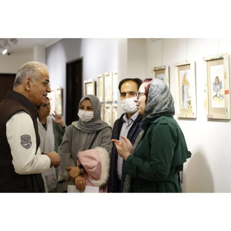آنی باکلاه آنی بیکلاه